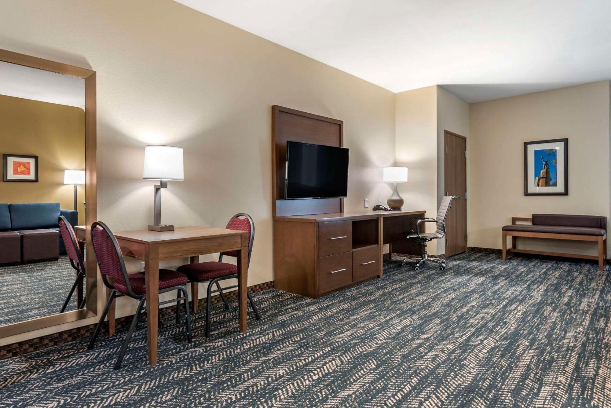 Comfort Inn & Suites Downtown Near University Tuscaloosa Esterno foto